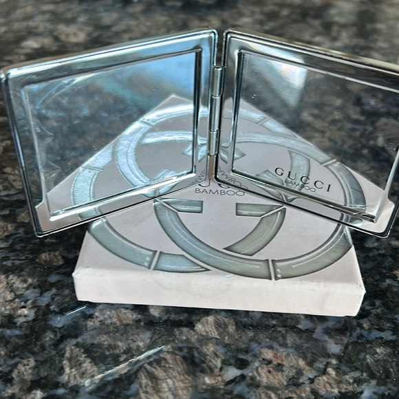 GUCCI BAMBOO SILVER TONE DOUBLE SIDED COMPACT MIRROR NEW - Picture 3 of 8